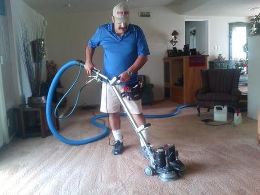 THIS IS THE OWNER USEING THE ROTO-VAC