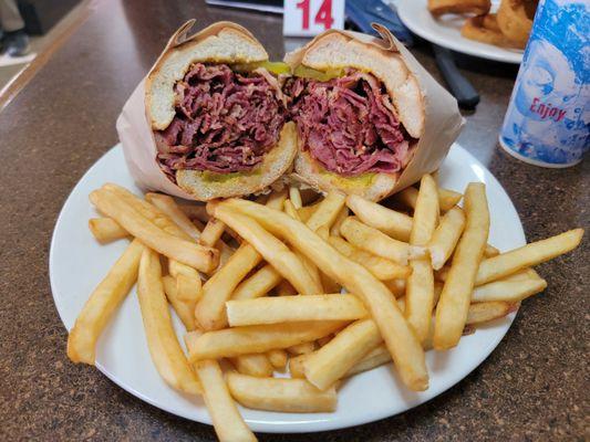 Pastrami sandwich, so much delicious meat!