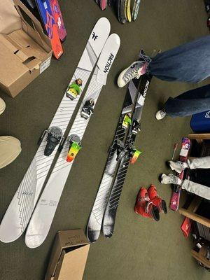 customers' ski set ups