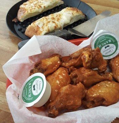 Delicious wings and cheese bread