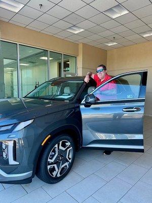 My New Hyundai Palisade in Graphite. I really didn't want white or black like everyone else in Texas.