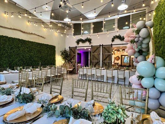 Studio Ballroom (Formal Banquet Seating)