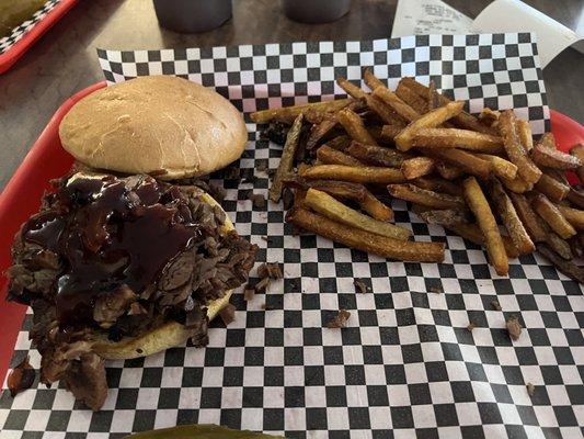 Longhorn sandwich with fries