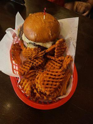 Basic cheese burger w/sweet potato fries