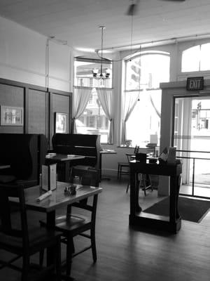 Thomaston Cafe interior, looking out toward Route 1