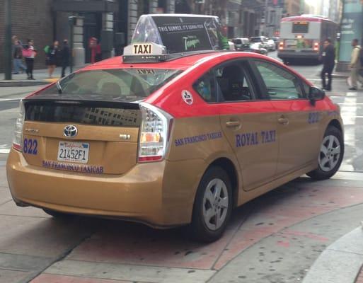 This taxi almost hit a pedestrian & MUNI bus by running a red light at Montgomery & Market Streets.