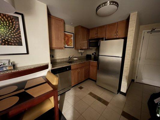 Kitchen - 2 plate electric stove, dishwasher, fridge/ freezer w auto ice. Coffee maker.