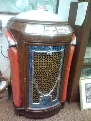 in the FD building there was an old jutebox... something you would see on american pickers!