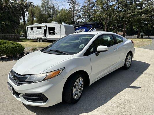 A detailed and hand waxed 2013 Honda Civic that looks like new