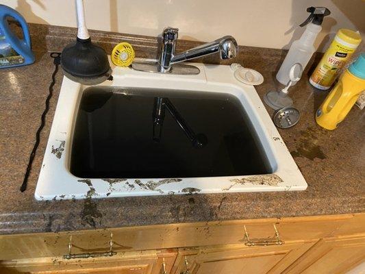 LAUNDRY SINK OVERFLOWING... FIXED AFETR A MONTH & AT TTHE 3RD PLUMBER!!!