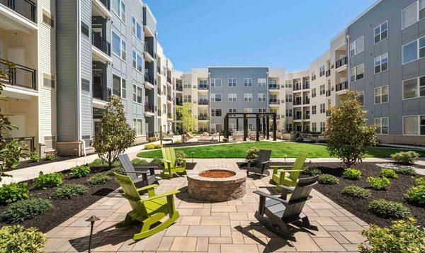 Kensington Place Courtyard and Outdoor firepit