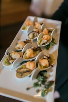 Potato crusted scallops over braised leeks with shiitake marmalade (a definite crowd favorite).