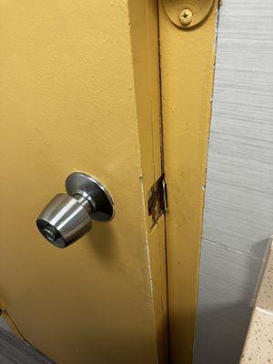 bathroom door doesn't have a lock