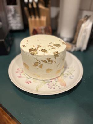 Pistachio cake with buttercream