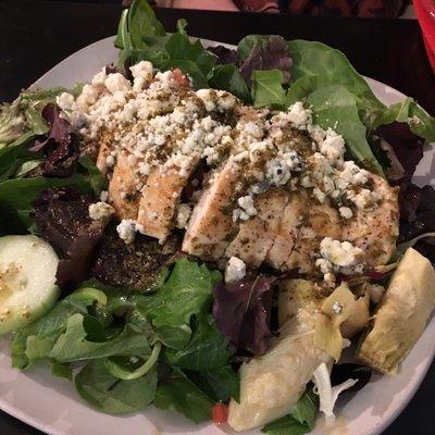 Grilled chicken salad with gorgonzola.