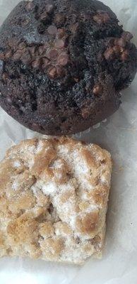 Chocolate chip muffin & crumb cake.