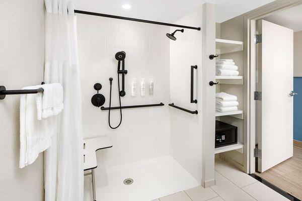 Guest room bath