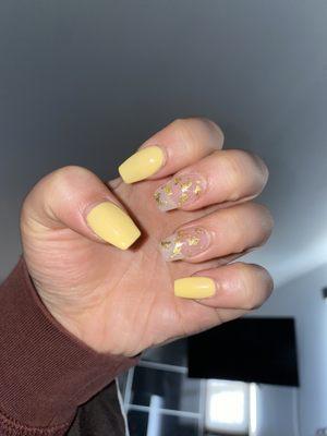 Coffin pastel yellow gel w/dip powder and gold flakes