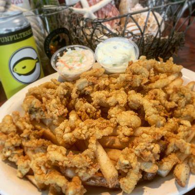 FRIED CLAM PLATE Platter of whole sweet belly Maine specials in crispy batter