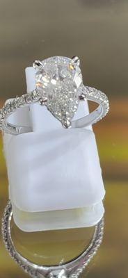 Stunningly beautiful Pear shape Engagement ring with GIA certificate.