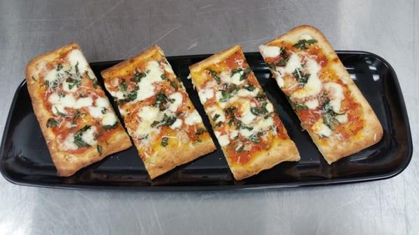 Traditional Tomato Basil Flatbread Pizza