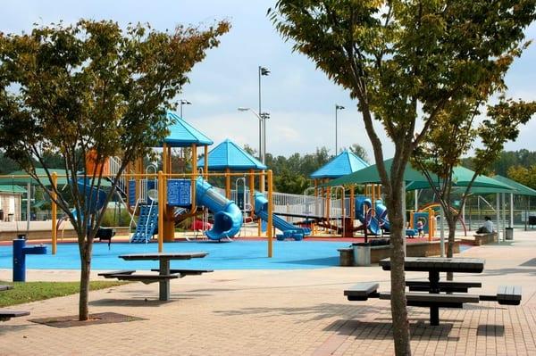 Let your kids enjoy the outdoors at Bay Creek Park's playgrounds and picnic areas.