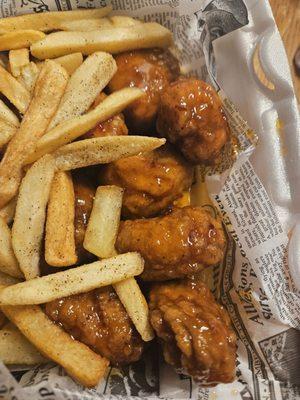 Boneless chicken wings & fries