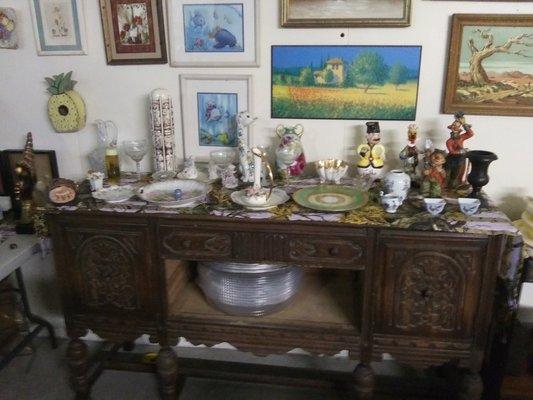 Unique Collectables and Antiques BUY SELL TRADE. Also Quality Art, Music Instruments, Tools and Much More!