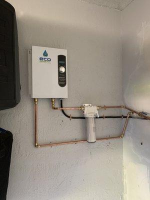 Tankless water heater with a water filter