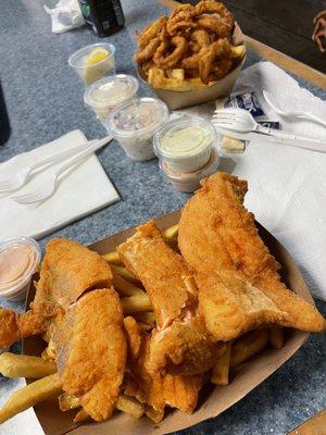 Salmon fish & chips, Calamari & chips and the tartar sauce was the best I've ever had!!