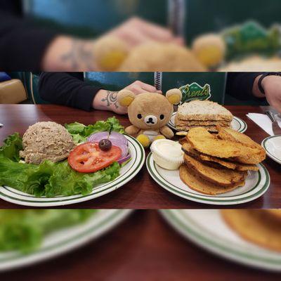 Chopped Liver appetizer is the best ever! #brentsdeli #northridge #deli #rilakkuma #mortimerthebear #mortimerandfriends #yelpelitelife