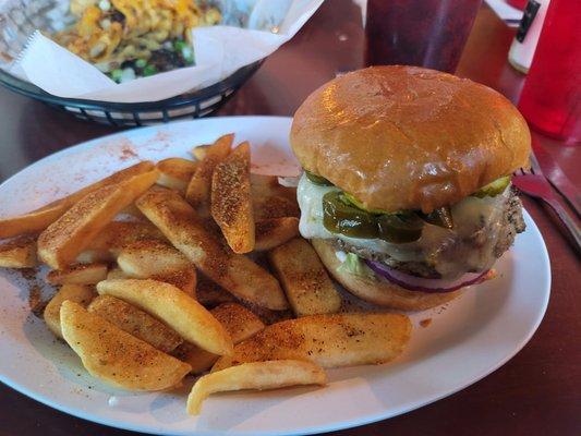 Cheeseburger w / Fries