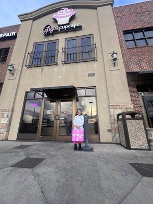 Exterior My Gigi in front of Gigi's cupcakes