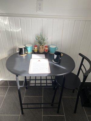 Little table area in kitchen