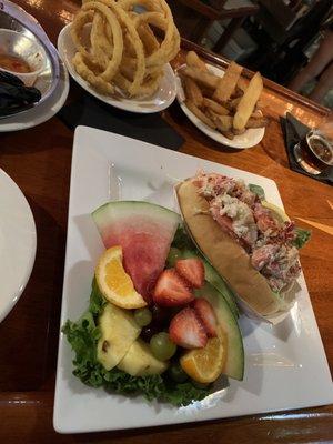 Lobster roll (lunch special)