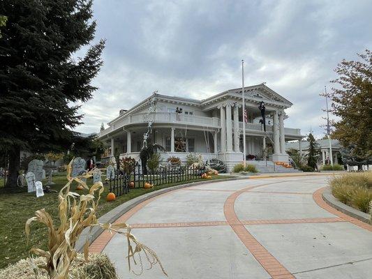 Governor's Mansion decorated for Halloween