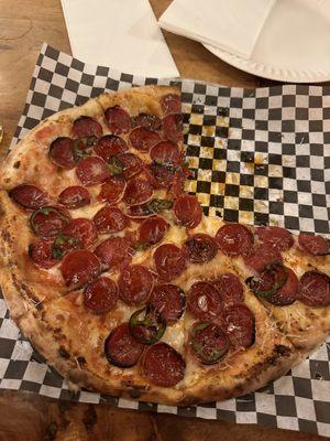 Pepperoni pizza (comes with Jalapeños and honey drizzle)