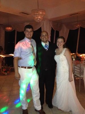 Another happy wedding couple with Dj Jose' Nix from www.SoundWavesProDJs.com