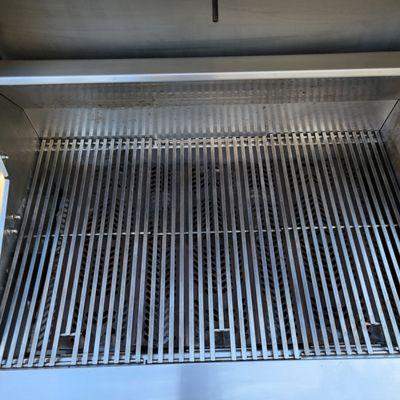 The last time that I saw this grill in this excellent shape was when it was purchased 4 years ago!