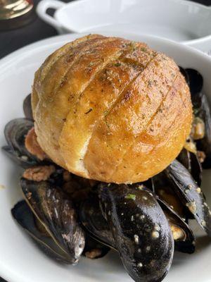 Steamed mussels