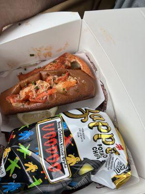 TRADITIONAL LOBSTA ROLL