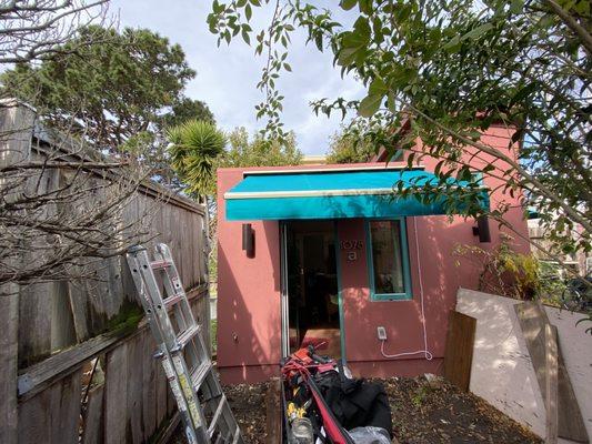 Retractable awning for rain protection