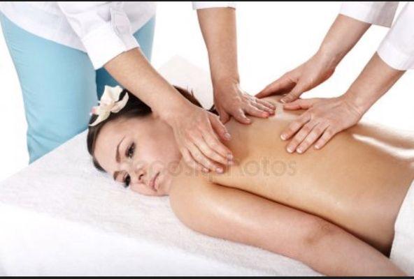 Luxurious Four Hands Massage