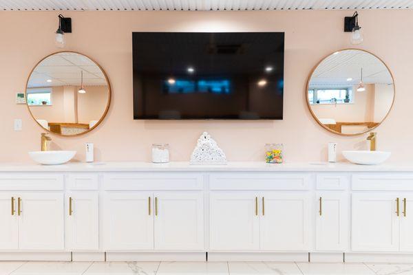 Chic sink and countertop