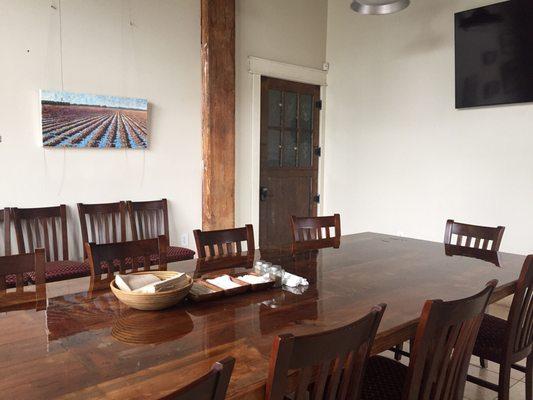 Beautiful dining room/meeting room for larger groups.