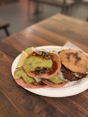 Una mulita de asada, 2 tacos de asada y uno de pastor | FOODIE IG PAGE @ DnJFoodAdventures