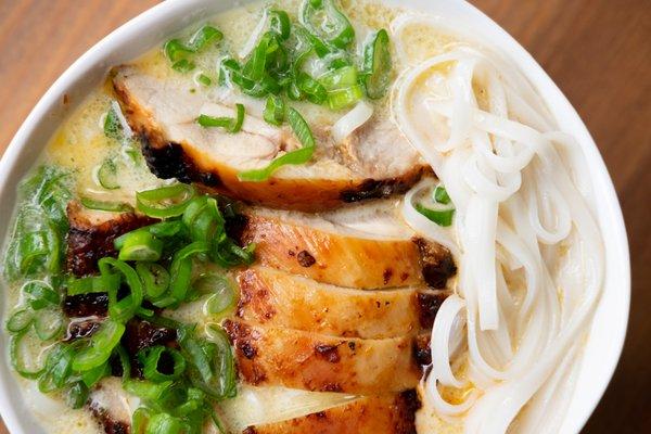 Green Curry Chicken & Rice Noodle Soup