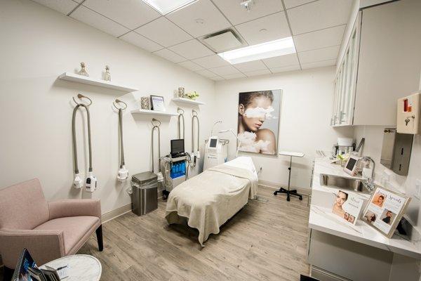 Treatment Room at The Gill Center for Plastic Surgery & Dermatology in The Woodlands, TX