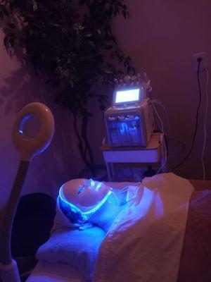 HydraFacial
Non- Invasive Skin Resurfacing & Rejuvenation Treatment