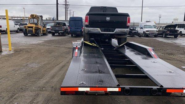 once loaded at the yard you can see the 3rd brake light is missing at the yard already.